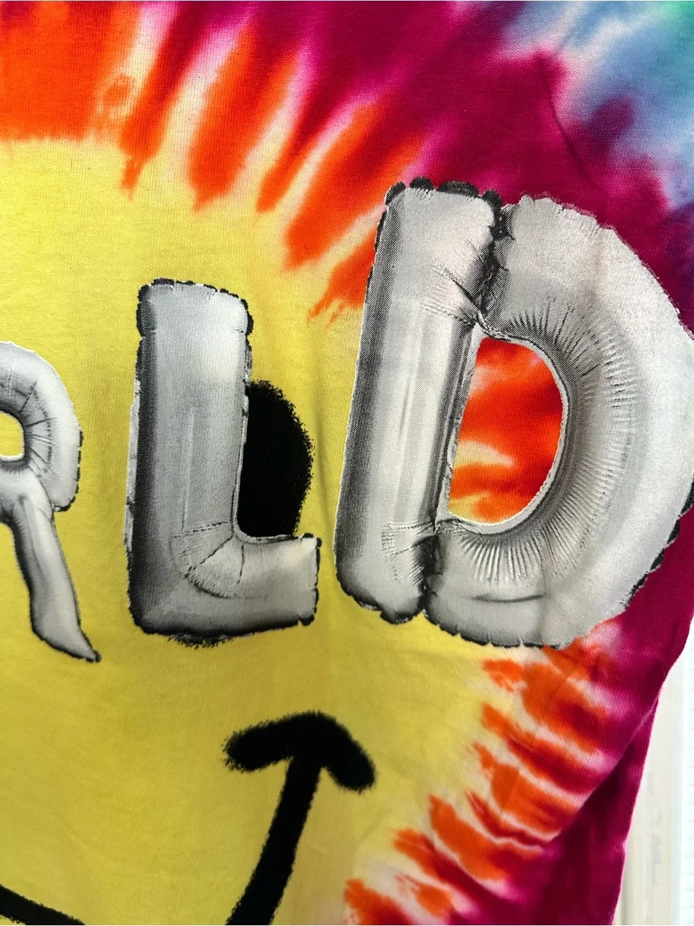 Travis Scott Astroworld Smiley Tie-Dye Graphic T-Shirt - Picture 7 of 8
